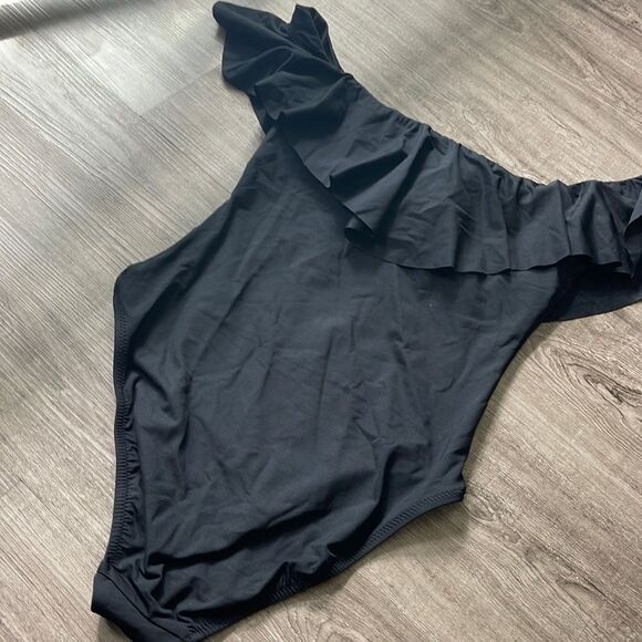 Trina Turk Sz 6 Gypsy Solid Black One Piece Ruffle Swimsuit - Picture 3 of 4